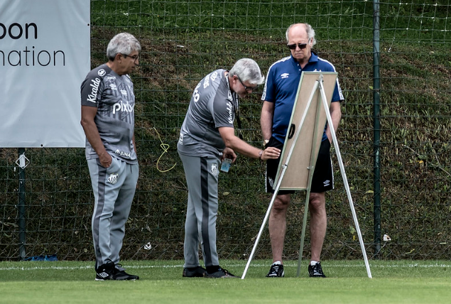 Odair Hellmann e Paulo Roberto Falcão em treino do Santos