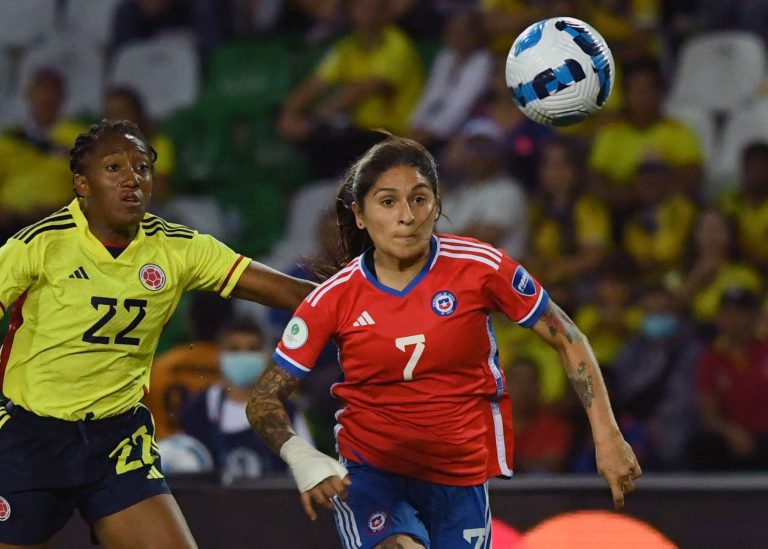 Atacante Yenny Acuña, do Bahia, defendendo a seleção do Chile. Foto: JUAN BARRETO/AFP via Getty Images