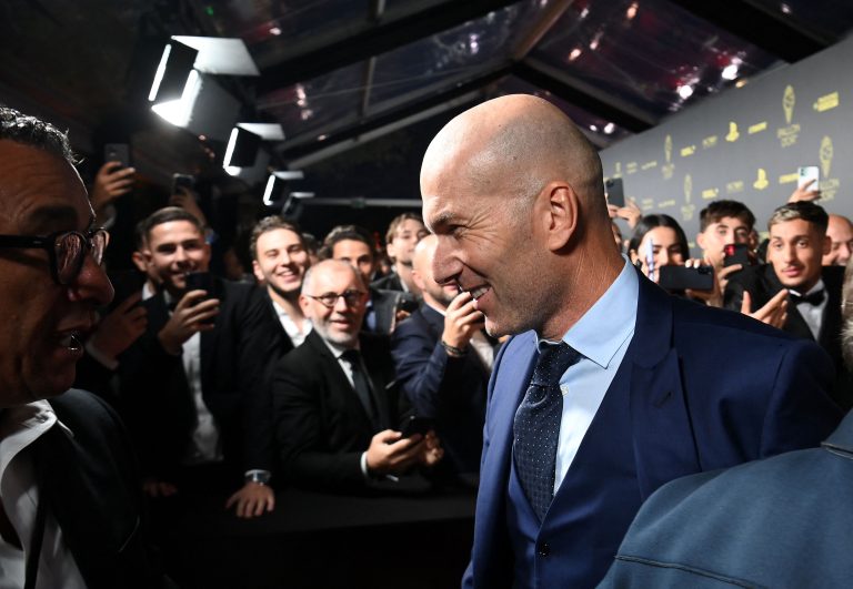 França deverá manter Deschamps e Zidane fica "livre"