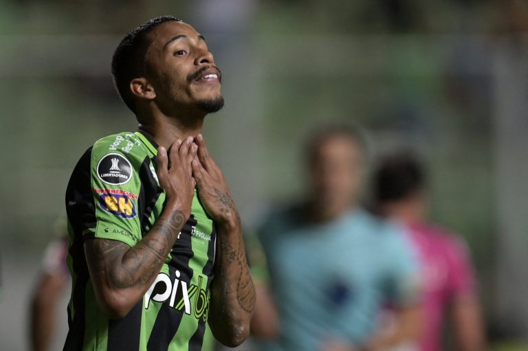 Paulinho Bóia, atacante do América-MG