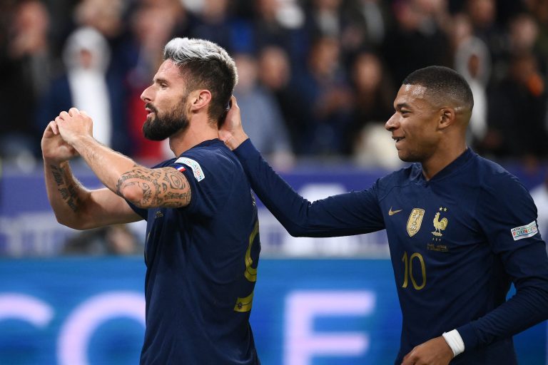 França quebra tabu de que atuais campeões não vencem na estreia da Copa