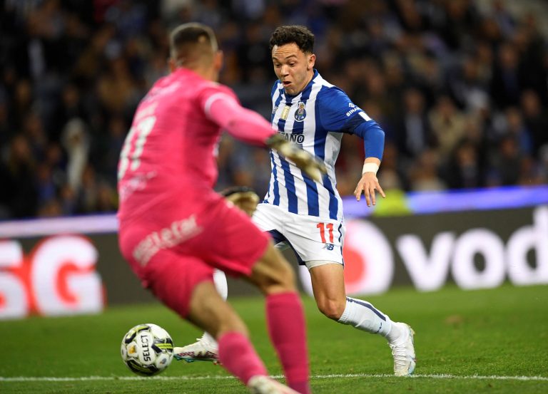 Pepê faz gol em vitória do Porto.