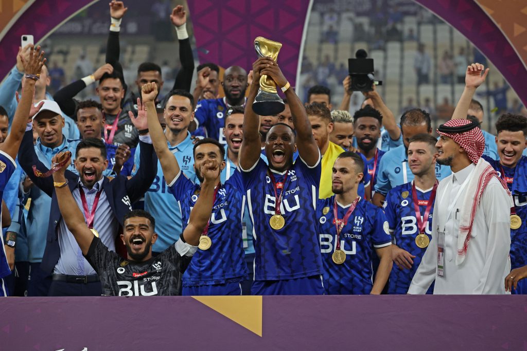 Al Hilal comemora título conquistado no ano passado.