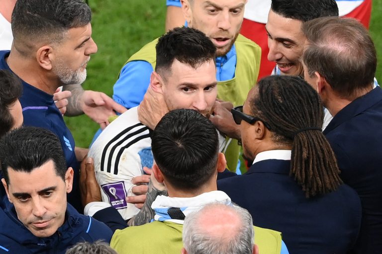 Messi e Van Gaal trocam farpas após vitória da Argentina