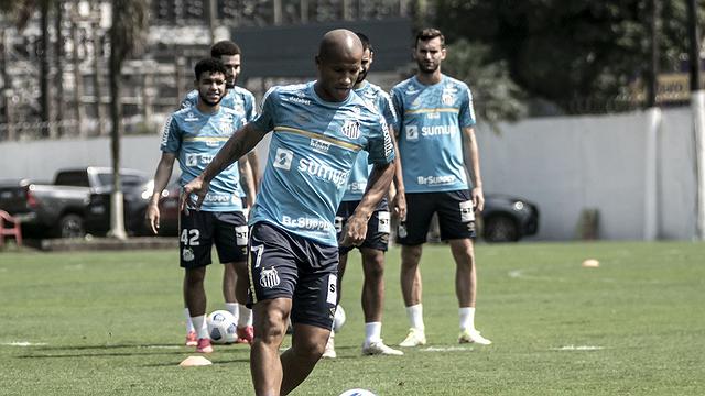 De saída: meia do Santos se aproxima de acerto com o Penãrol e deve deixar o clube