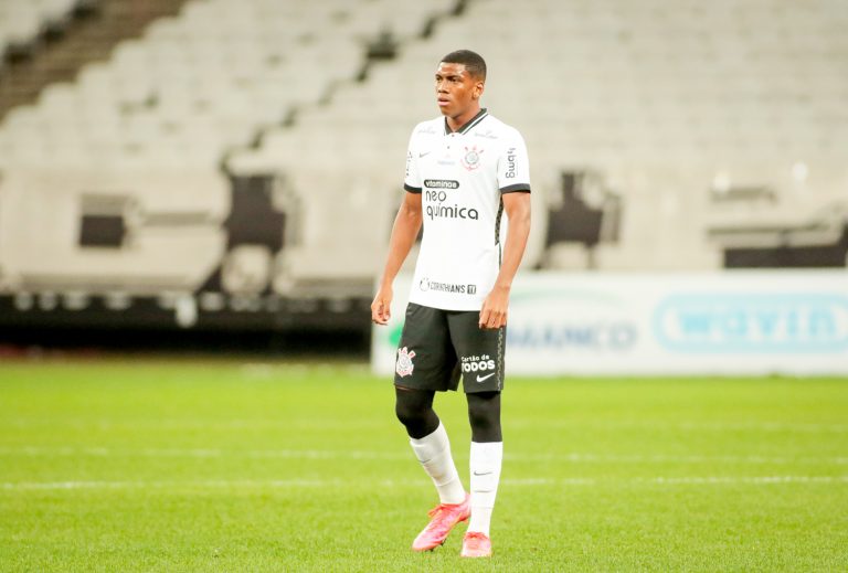 Felipe Augusto, artilheiro na base do Corinthians