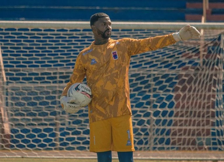 Felipe atuando pelo Paraná Clube