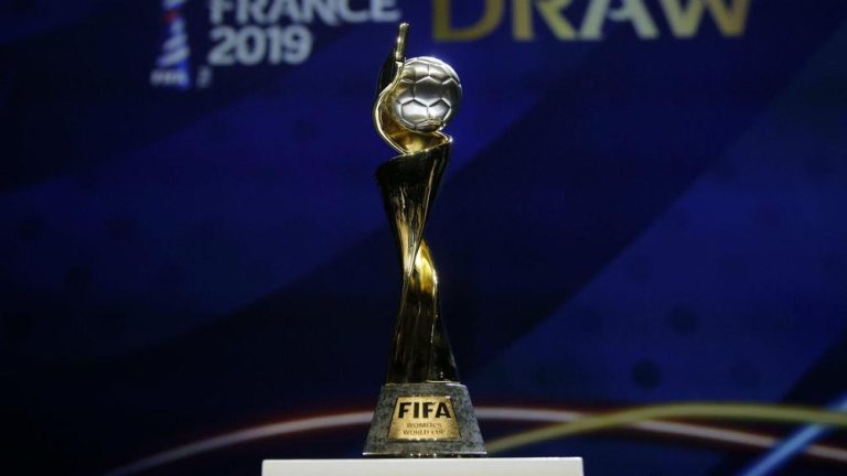 Troféu da Copa do Mundo Feminina. (Foto: Reprodução / FIFA)