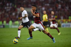 Vitor Hugo, meia do Flamengo