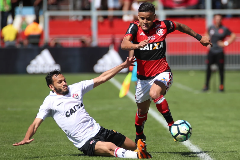 Flamengo e Vitória se enfrentando