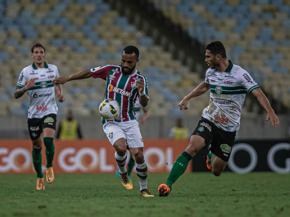 Samuel Xavier, lateral, em Fluminense x Coritiba