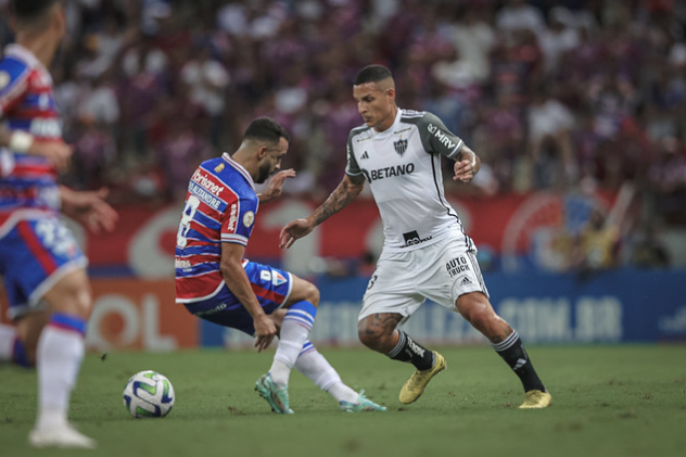 Guilherme Arana e Caio Alexandre em Fortaleza x Atlético-MG