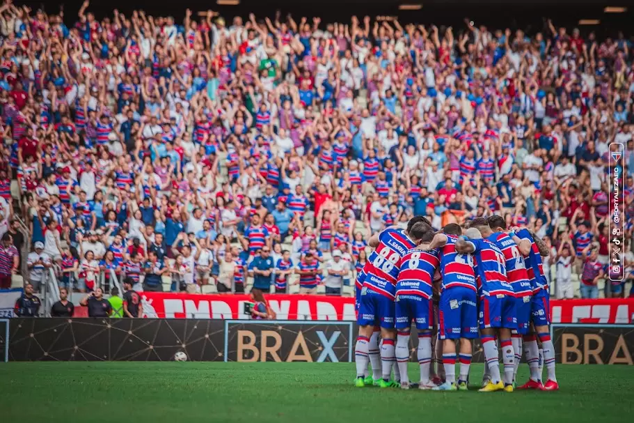 Jogadores e torcida do Fortaleza na Arena Castelão