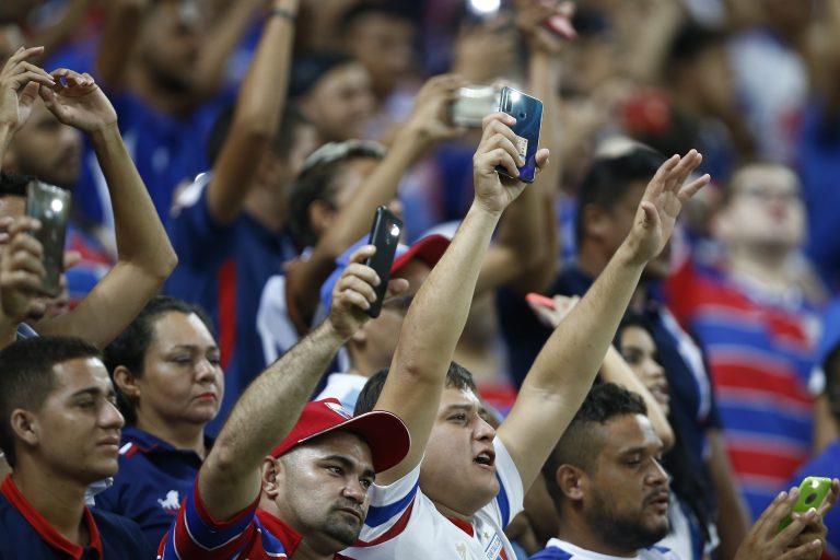 Torcida do Fortaleza na Arena Castelão