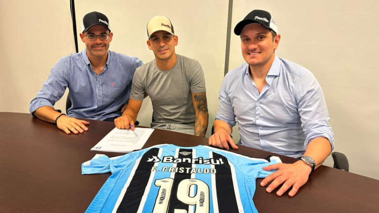 franco-cristaldo-assina-contrato-gremio