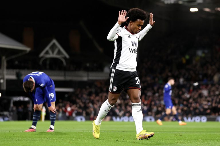 Willian comemora gol pelo Fulham.