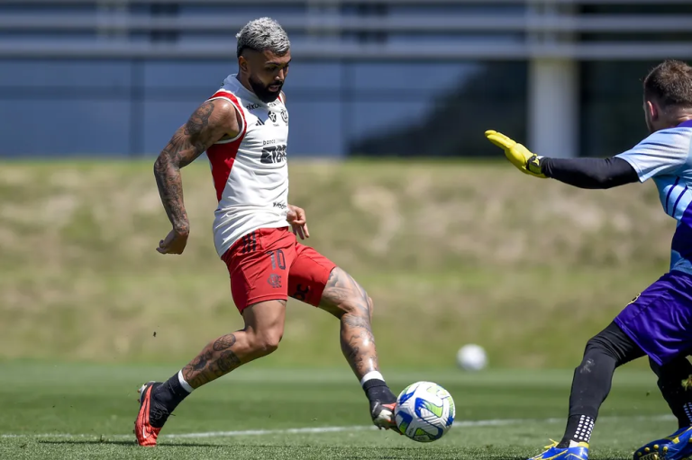 Gabigol marcou um hat-trick pelo Flamengo em jogo-treino