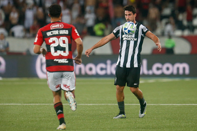 Gabriel Pires, volante do Botafogo