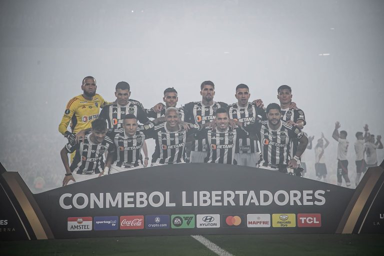 Jogadores do Atlético-MG perfilados para jogo da Libertadores