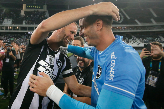 Gatito Fernández e Joel Carli, goleiro e zagueiro do Botafogo