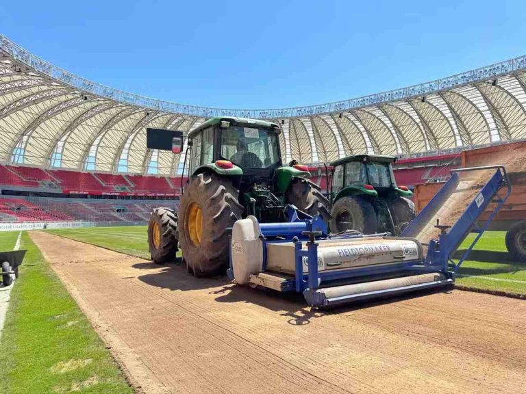 Replantio do gramado no Beira-Rio