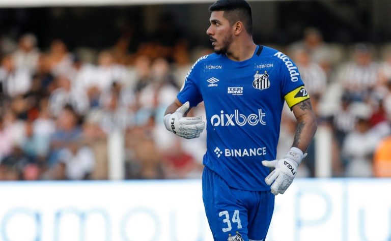 Goleiro do Santos, João Paulo diz que fez ligação para Soteldo após post polêmico; entenda