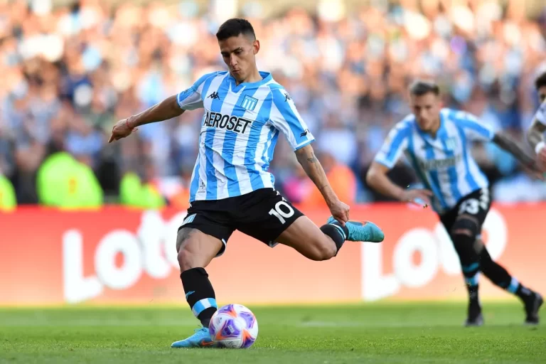 Matias Rojas, camisa 10 do Racing — Foto: Getty