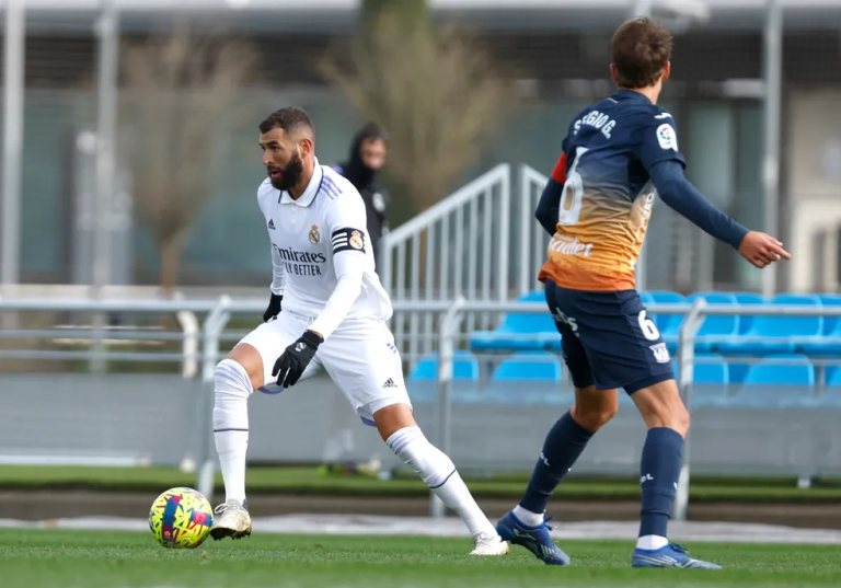 Benzema participa de amistoso pelo Real Madrid e clube libera o atacante para acompanhar a final da Copa do Mundo