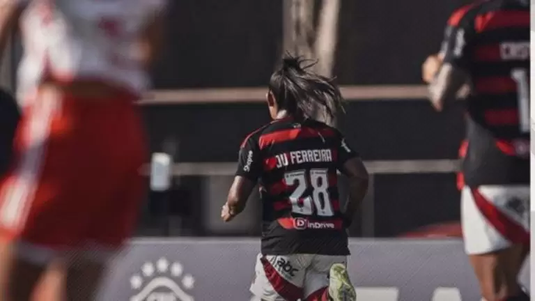 Flamengo goleia Internacional no Brasileirão feminino