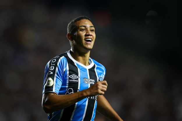 Gustavo Nunes, atacante do Grêmio