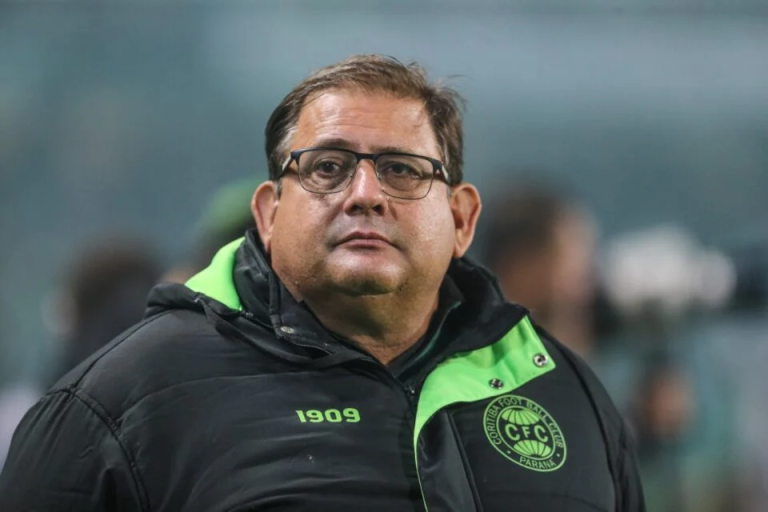 Guto Ferreira analisa temporada do Coritiba e projeta 2023: “O trabalho tem que ser construído passo a passo”