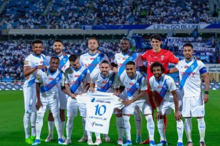 Neymar foi homenageado pelos jogadores do Al-Hilal