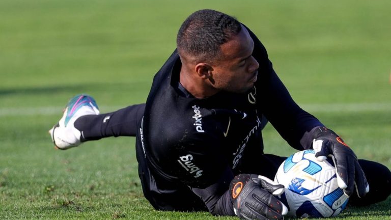 Sem espaço no Corinthians, Carlos Miguel atrai interesse de gigante brasileiro