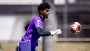 Hugo Souza, goleiro do Corinthians, está na convocação da Seleção Brasileira