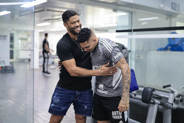Hulk e Paulinho na reapresentação do Atlético-MG