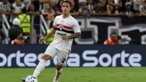 Igor Vinícius em campo pelo São Paulo pelo Campeonato Brasileiro 2025