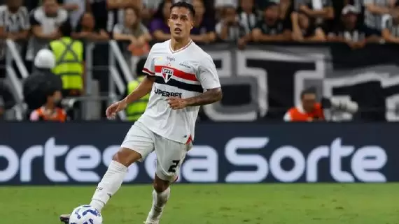 Igor Vinícius em campo pelo São Paulo pelo Campeonato Brasileiro 2025
