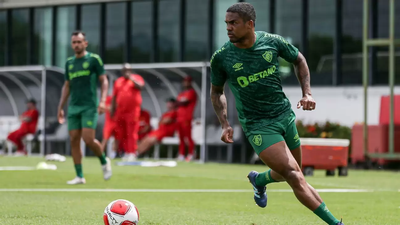 Douglas Costa tem prisão decretada por dívida de R$ 492 mil em pensão alimentícia
