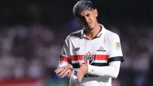Allan Franco em campo com o São Paulo