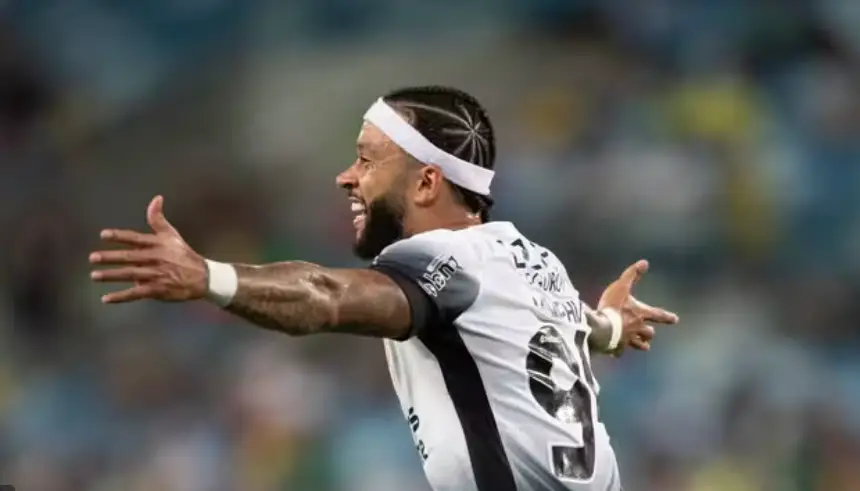 Memphis Depay comemora gol marcaçdo em Cuiabá x Corinthians pelo Brasileirão 2024