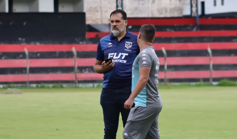 Francisco Alencar, coordenador da base do Grêmio Prudente. Foto: Beatriz Zoccoler/ge.globo