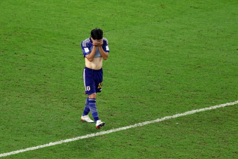 Minamino desolado após perda de pênalti em Japão x Croácia