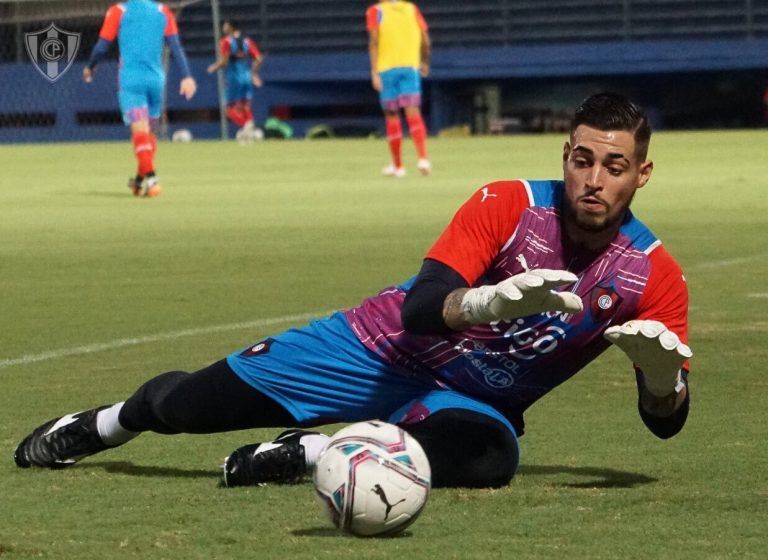 Jean foi eleito melhor goleiro do Campeonato Paraguaio.