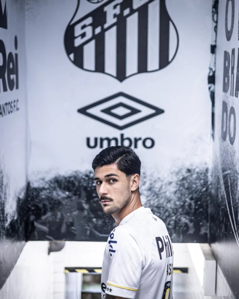 Arouca-POR cobra Santos por não pagamento da contratação do zagueiro João Basso