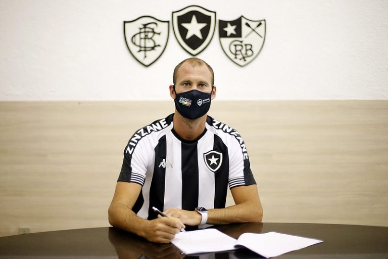 Joel Carli poderá ganhar cargo na base do Botafogo após aposentadoria. Foto: Vítor Silva/Botafogo