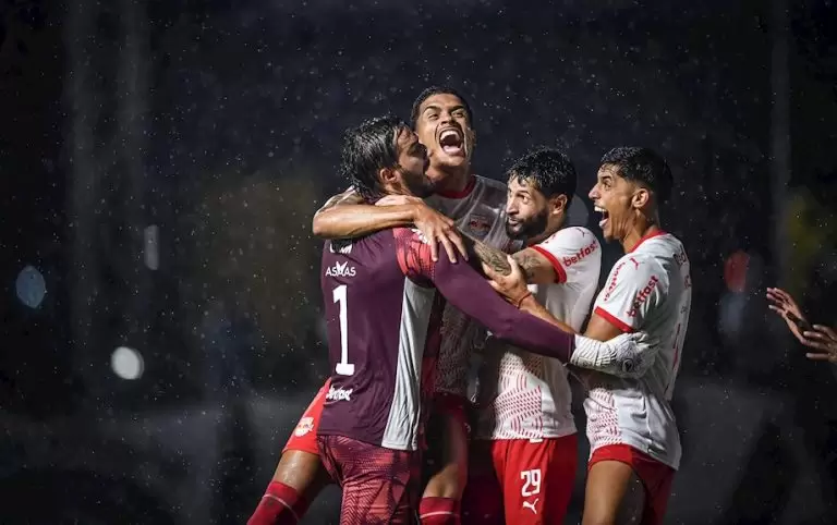 Jogadores do Bragantino no Nabi Abi Chedid