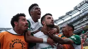 Jogadores do Palmeiras comemorando um gol na Copa do Mundo de Clubes