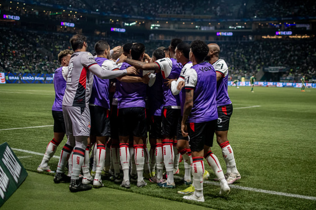 Jogadores do Vitória no Allianz Parque