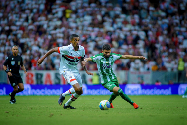 Jadson e Luiz Gustavo, volantes em Juventude x São Paulo