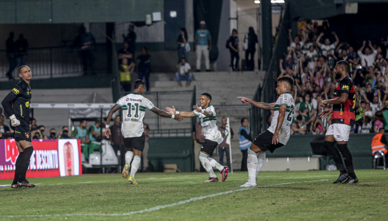 Kaio César e Alef Manga, do Coritiba. Foto: Reprodução/Coritiba FC